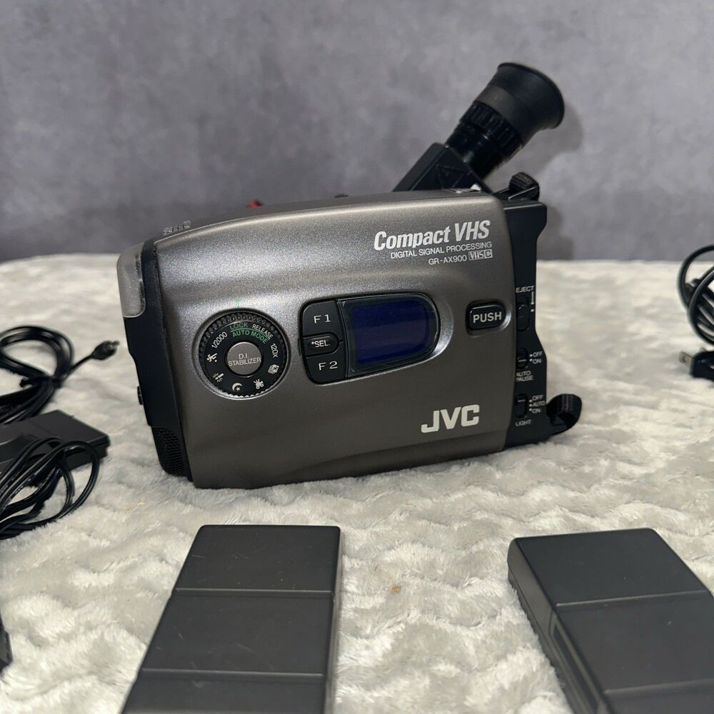 JVC GR-AX900U COMPACT Digital VHS CAMCORDER Tested W/ Cables Remote 2 Batteries